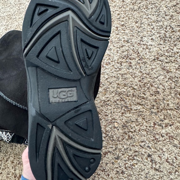 Uggs size 6 women’s in black - Picture 4 of 4